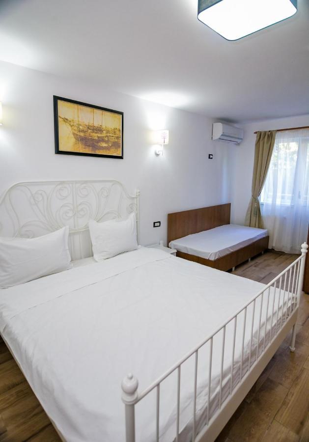 Hotel Casa Ypu à Două Mai Extérieur photo