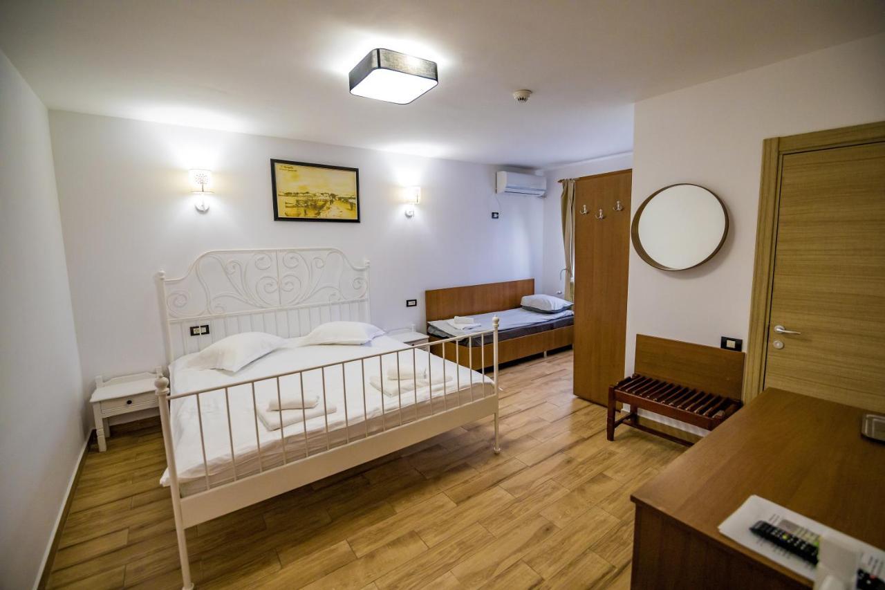 Hotel Casa Ypu à Două Mai Extérieur photo
